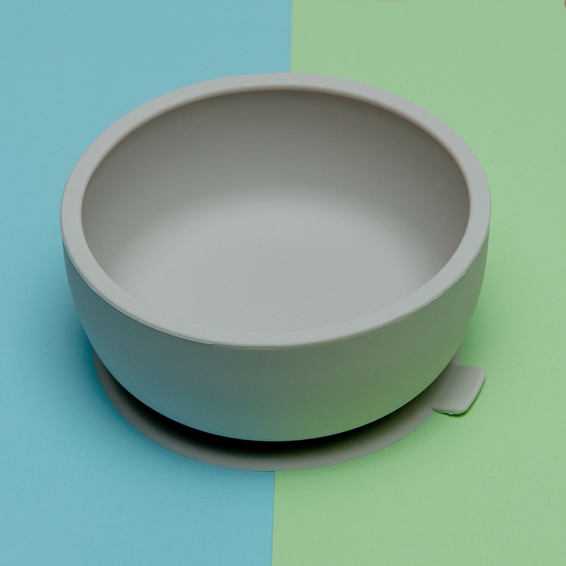 Silicone Suction Dog Food & Water Bowl with Lid in Milk << CLEARANCE >>
