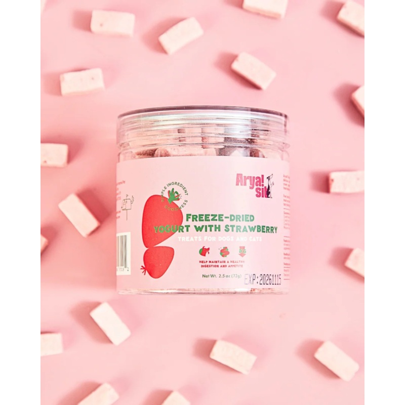 Freeze-Dried Strawberry Yogurt Treats For Dogs & Cats